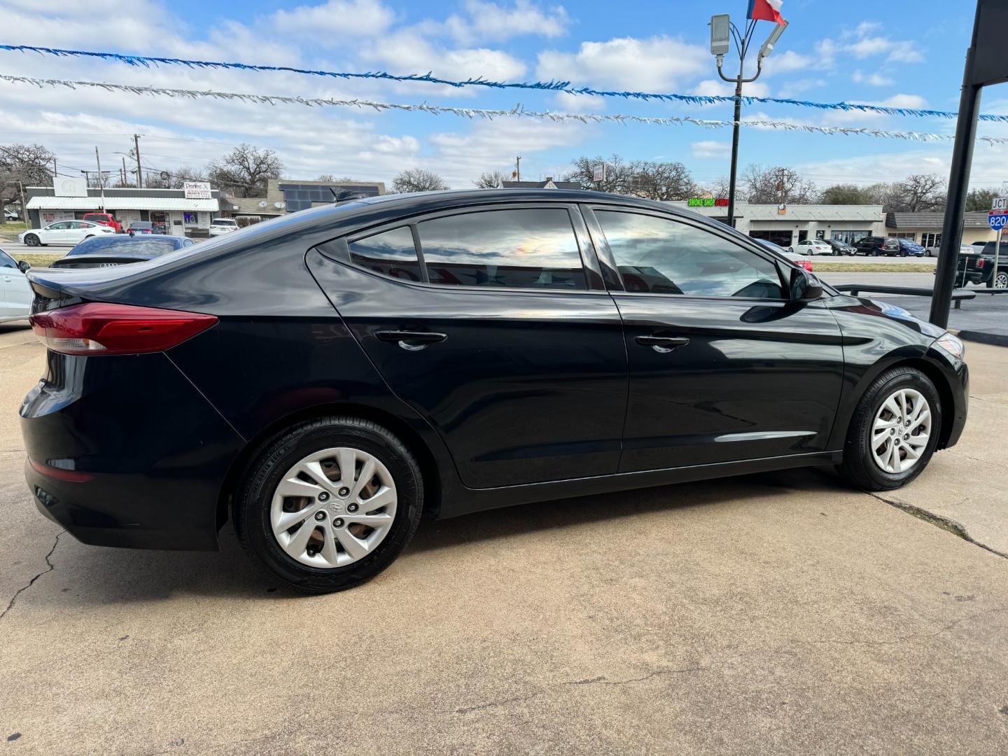 2017 BLACK /Gray HYUNDAI ELANTRA SE 4dr Sedan 6A (US) (5NPD74LF2HH) with an 2.0L I4 engine, Automatic 6-Speed transmission, located at 5900 E. Lancaster Ave., Fort Worth, TX, 76112, (817) 457-5456, 0.000000, 0.000000 - This is a 2017 Hyundai Elantra SE 4dr Sedan 6A that is in excellent condition. There are no dents or scratches. The interior is clean with no rips or tears or stains. All power windows, door locks and seats. Ice cold AC for those hot Texas summer days. It is equipped with a CD player, AM/FM radio, A - Photo#3